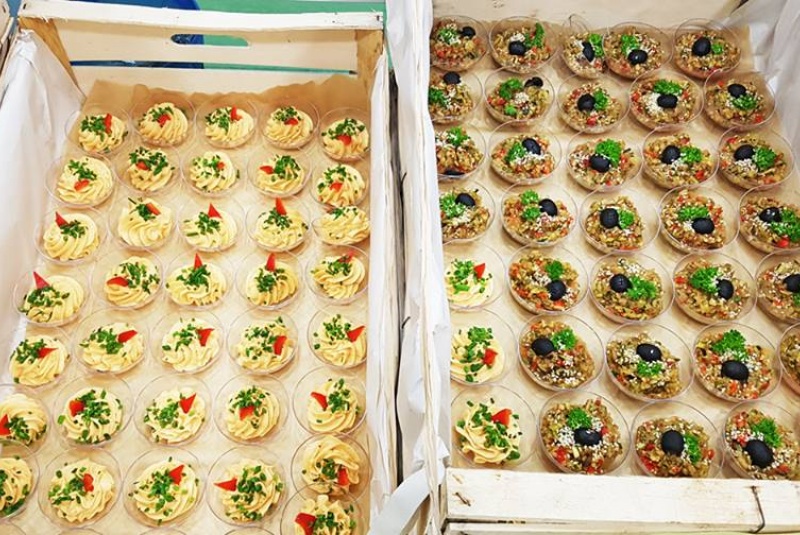 Nátierka z pečenej papriky a náierka bryndzová s pažítkou Nátierka z pečenej papriky a náierka bryndzová s pažítkou