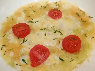 Omeleta z dvoch vajíčok a cukety