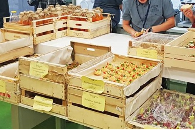 Pohľad kompletný na dovezené raňajky Pohľad kompletný na dovezené raňajky