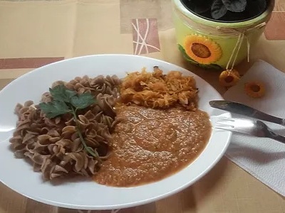 Shitake prívarok, kyslá kapusta a ražné cestoviny