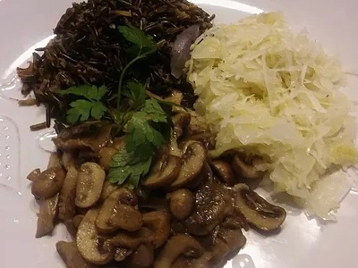 SHITAKE S KYSLOU KYPUSTOU